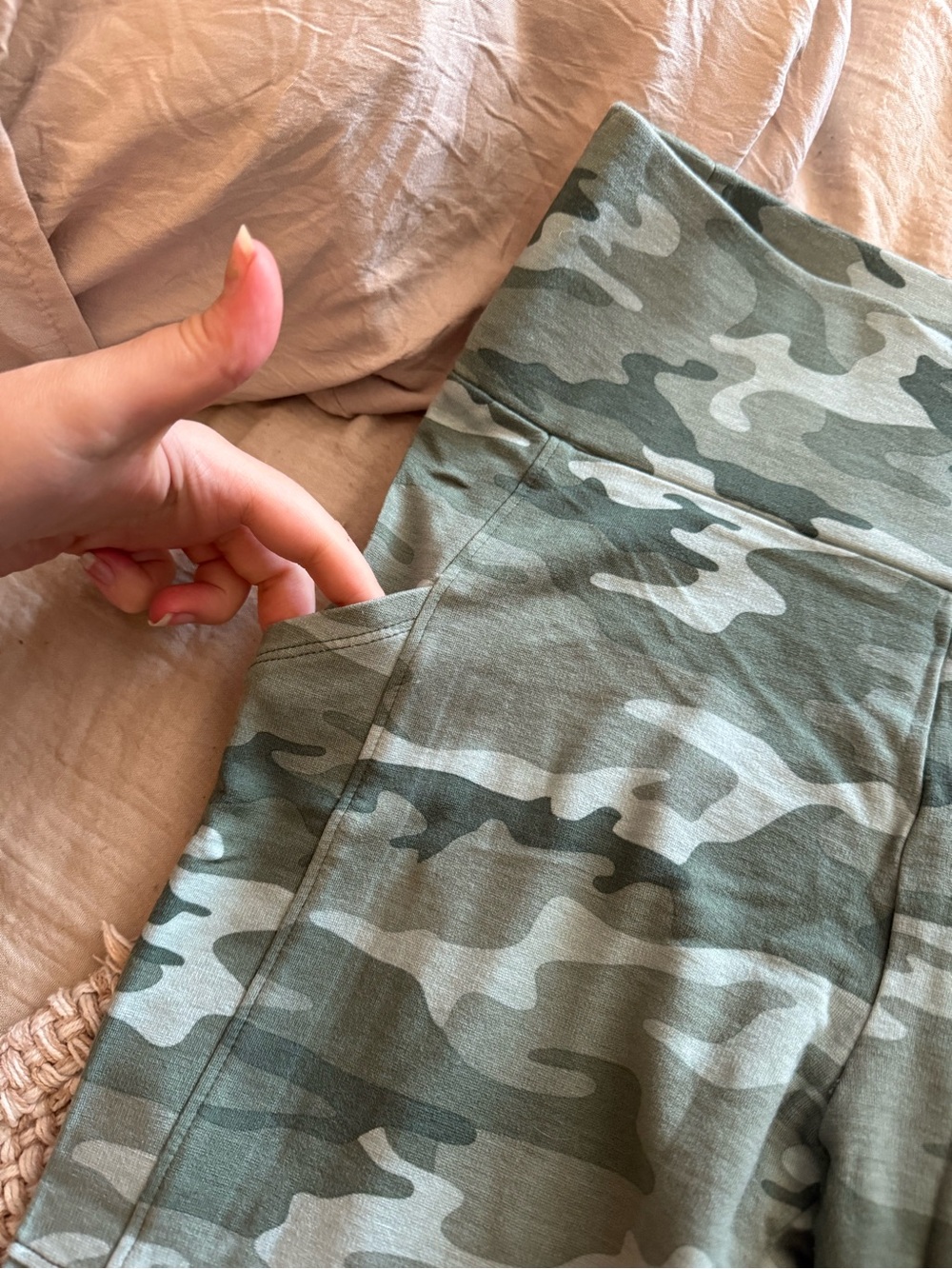 Women’s Camo Leggings - Green Camouflage - Picture 2 of 4